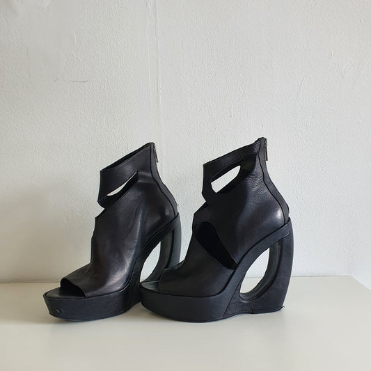 ANN DEMEULEMEESTER Cut-Out Curved Platform Boots (EU737/ UK4 / US7)