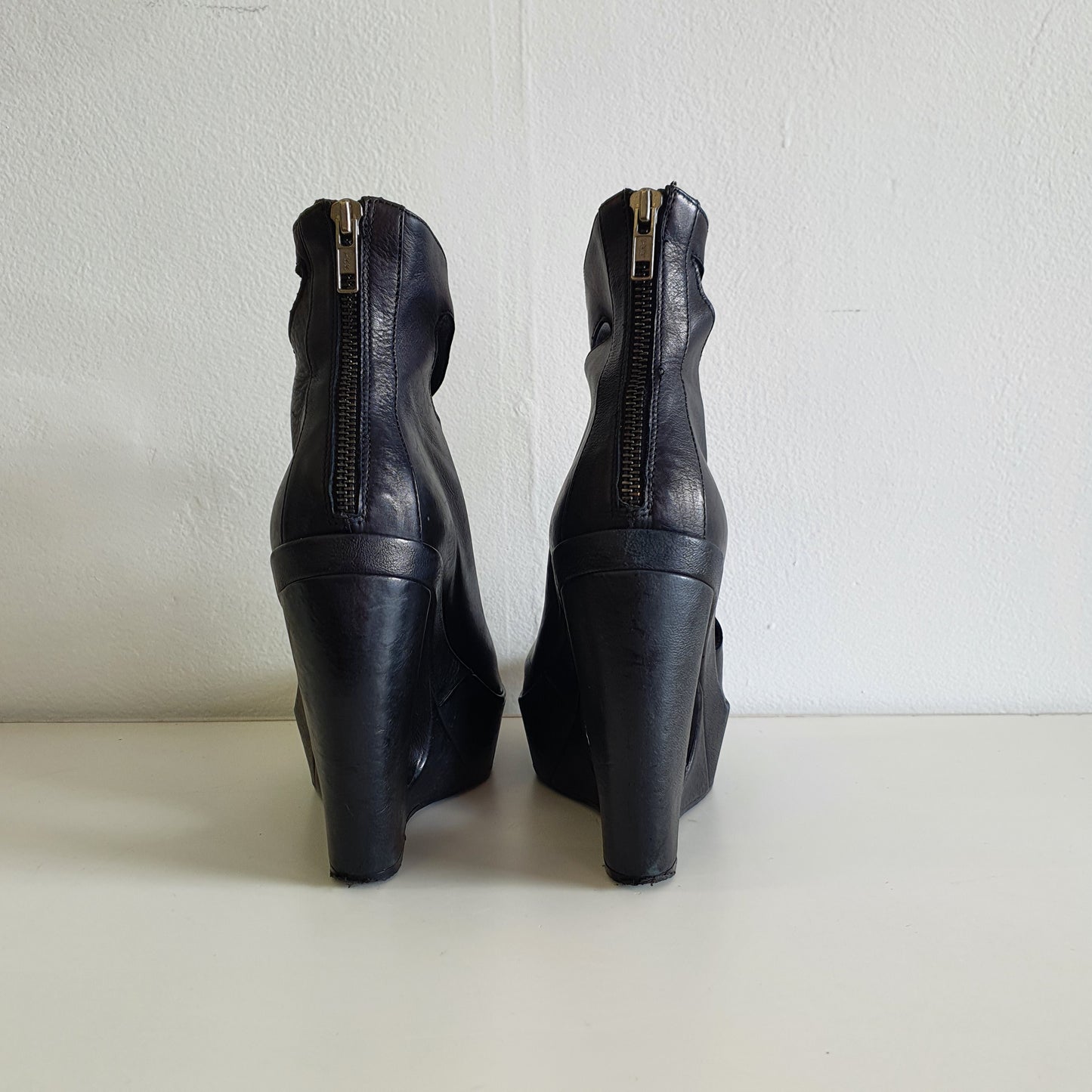 ANN DEMEULEMEESTER Cut-Out Curved Platform Boots (EU737/ UK4 / US7)