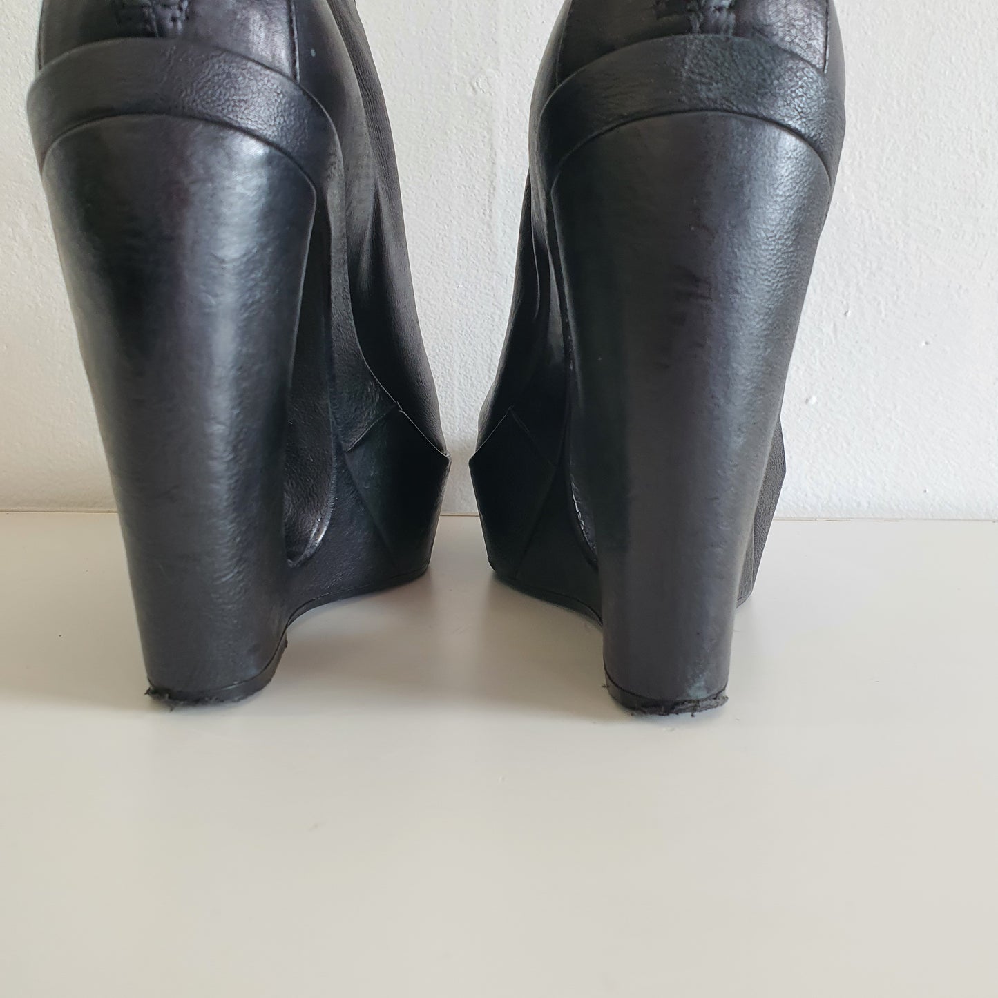 ANN DEMEULEMEESTER Cut-Out Curved Platform Boots (EU737/ UK4 / US7)
